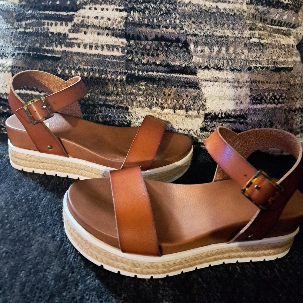 Brand new miss platform sandal